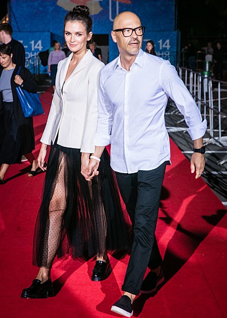 Федор Бондарчук и Паулина Андреева дебютировали на красной дорожке "Кинотавра-2017"