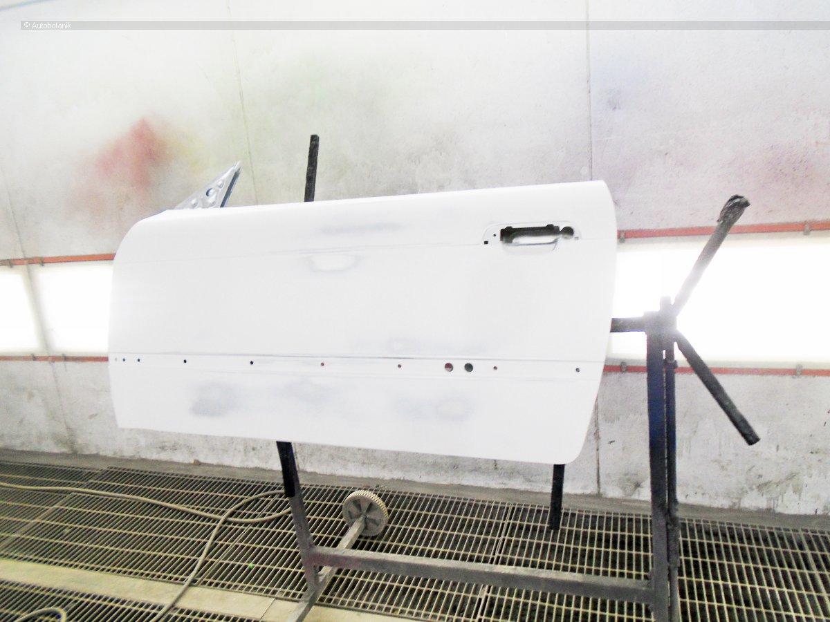 Свежий весенний цвет на старый кабриолет Свежий весенний цвет на старый кабриолет авто и мото