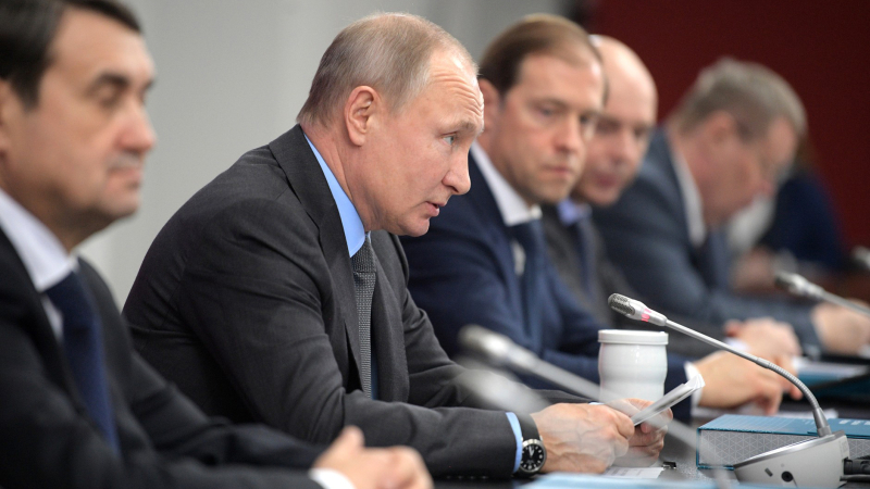 Жилье для россиян и новые дороги к морю: Путин задал главные темы Госсовета