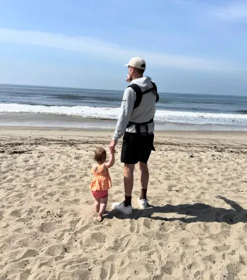 Лили Коллинз отпраздновала день рождения с мужем и дочерью