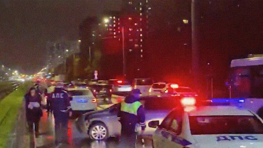 Появилось видео погони сотрудников ДПС за пьяной блондинкой на Toyota