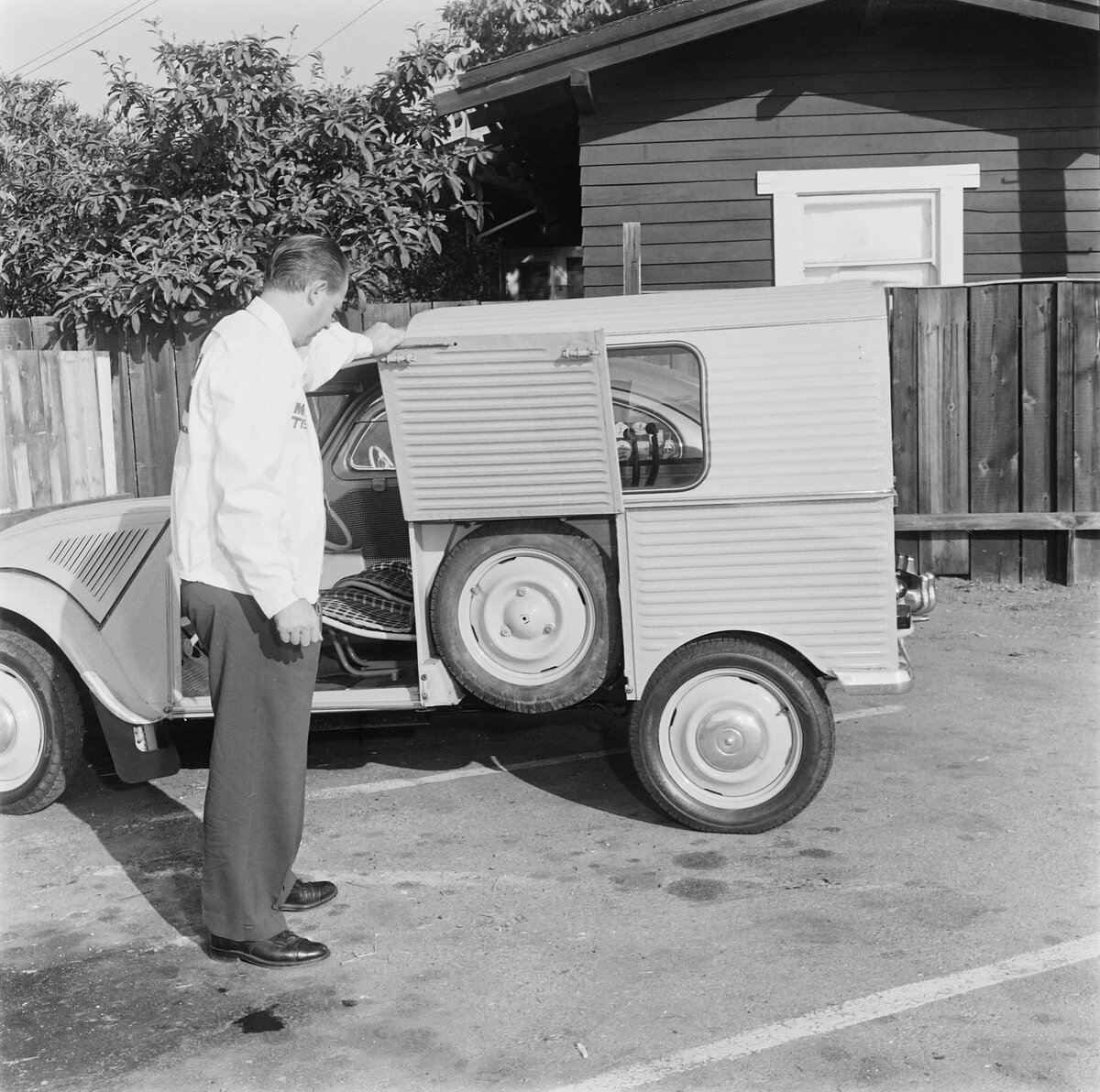 Citroen 2CV Fourgonnette - Фургон для бедных французских фермеров Citroen 2CV Fourgonnette - Фургон для бедных французских фермеров история