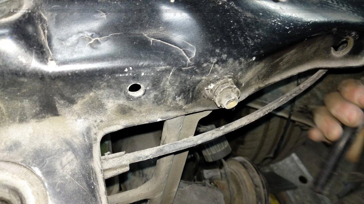 Свежий весенний цвет на старый кабриолет Свежий весенний цвет на старый кабриолет авто и мото