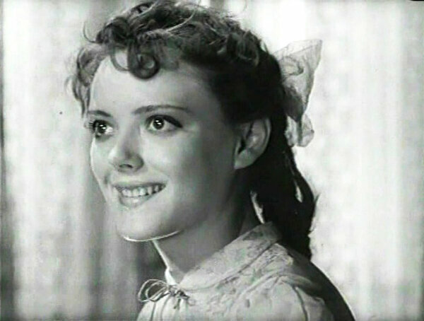 Лариса Гордейчик в фильме «В нашем городе», 1959 год (www.kino-teatr.ru)
