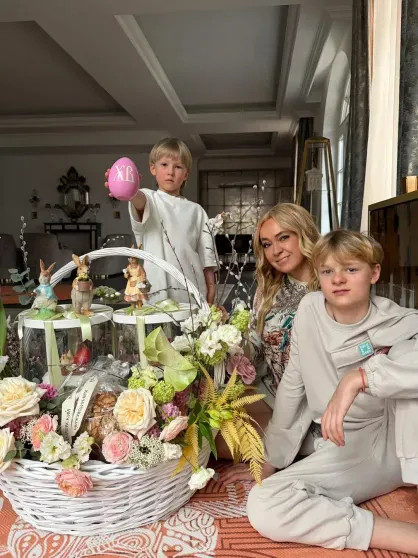 Корзины с цветами и фото из храма: как Виктория и Олег Шеляговы, Яна Рудковская, Татьяна Навка и другие звёзды отметили Пасху Татьяна, Песков, БондарчукФото, Моряк, Регина, дочерью, Жуков, Навка, ДолецкаяЛиза, детьмиРегина, Светланы, krispotupchik, manasirdiana, ЧиповскойФото, дочерьюЗараФото, КовальчукАлекса, сыномФото, Алёны, ЛоракСергей, семьёйЛиза
