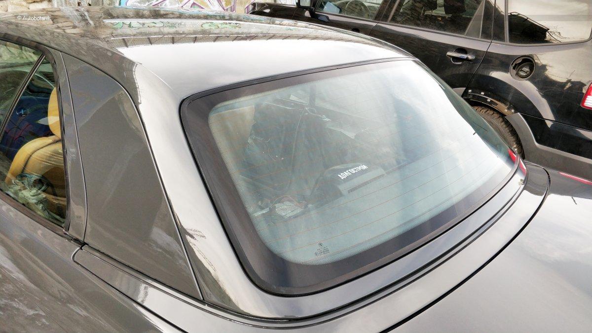 Свежий весенний цвет на старый кабриолет Свежий весенний цвет на старый кабриолет авто и мото