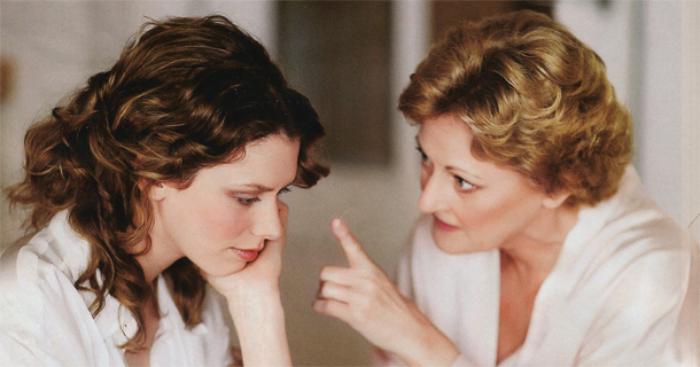 Сын слышал, как мама просила взаймы у свекрови 