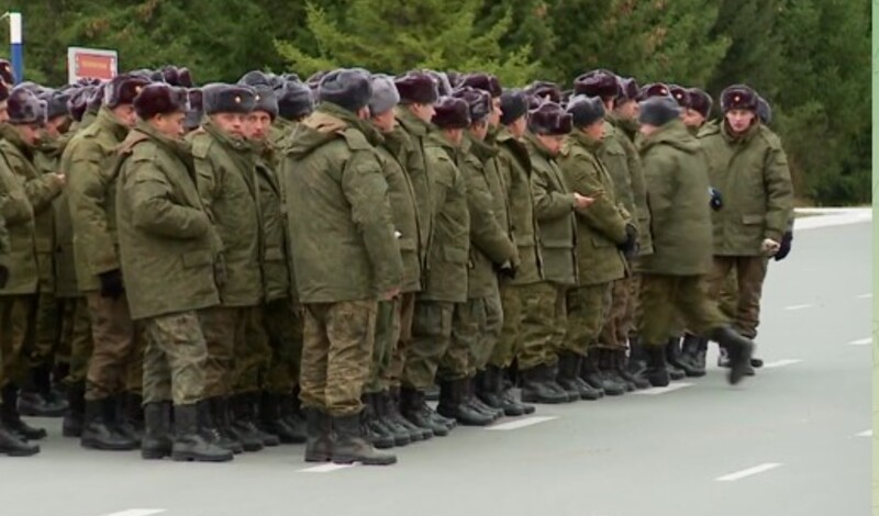 Тюменцы, получившие повестки по ошибке, возвращаются домой