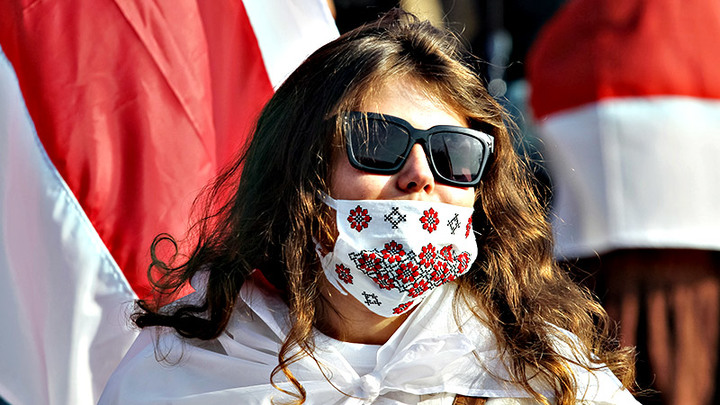 КОРЁЖИЛО ОТ ПОРТРЕТА ЖУКОВА: ВЕТЕРАНЫ ВЫШЛИ ПРОТИВ НЕЧИСТИ