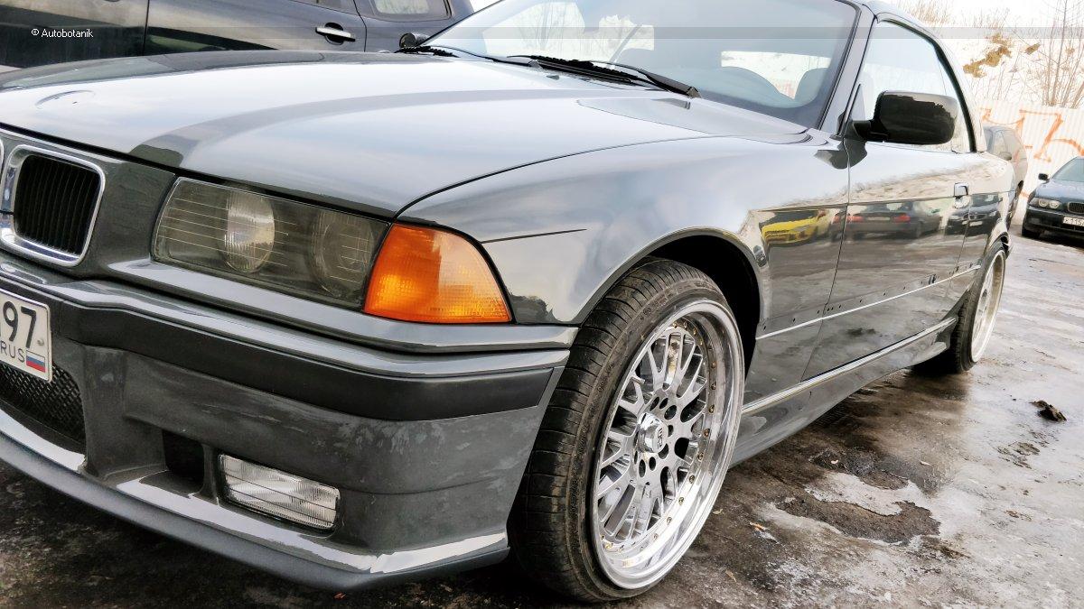 Свежий весенний цвет на старый кабриолет Свежий весенний цвет на старый кабриолет авто и мото