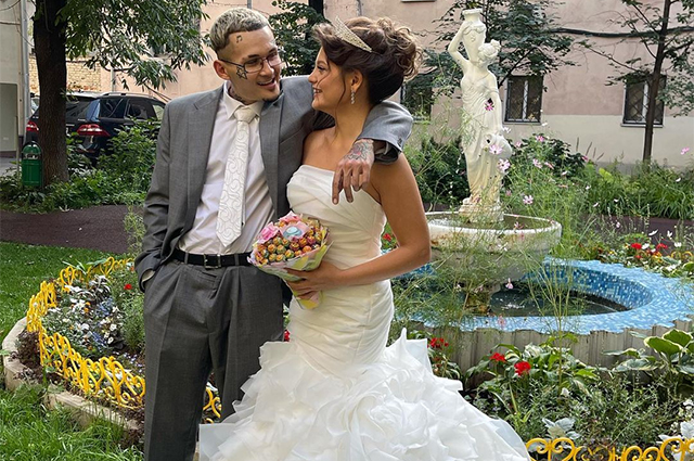 Жена рэпера Моргенштерна Дилара прокомментировала его романы до свадьбы