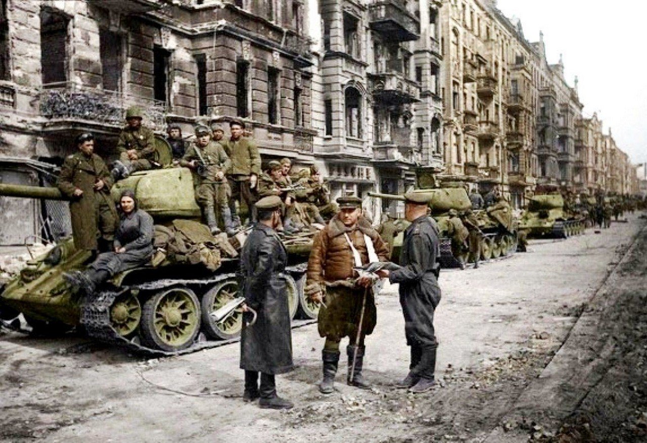 6 месяц войны. РККА В Берлине 1945. Танки в Берлине 1945.
