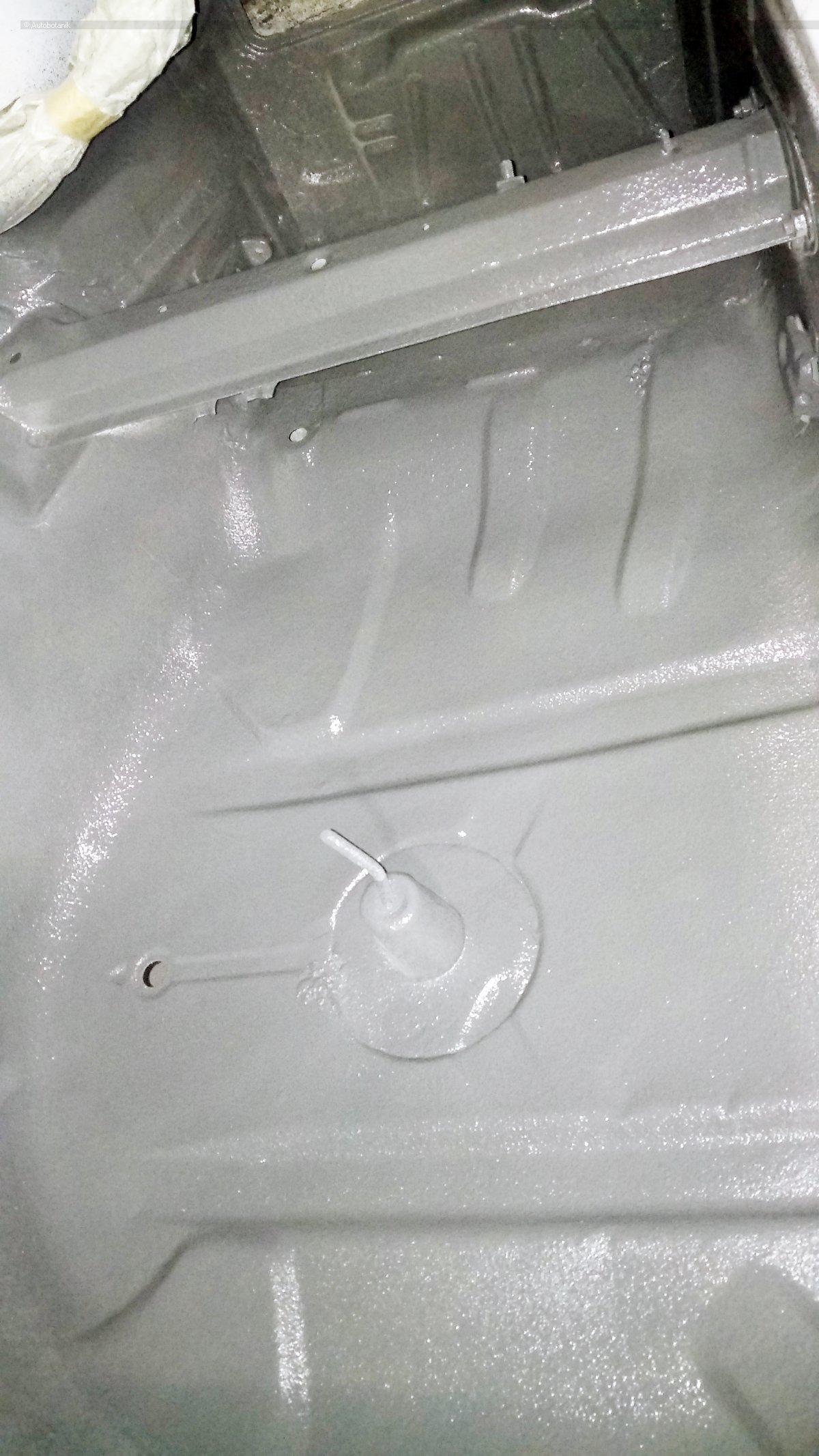 Свежий весенний цвет на старый кабриолет Свежий весенний цвет на старый кабриолет авто и мото