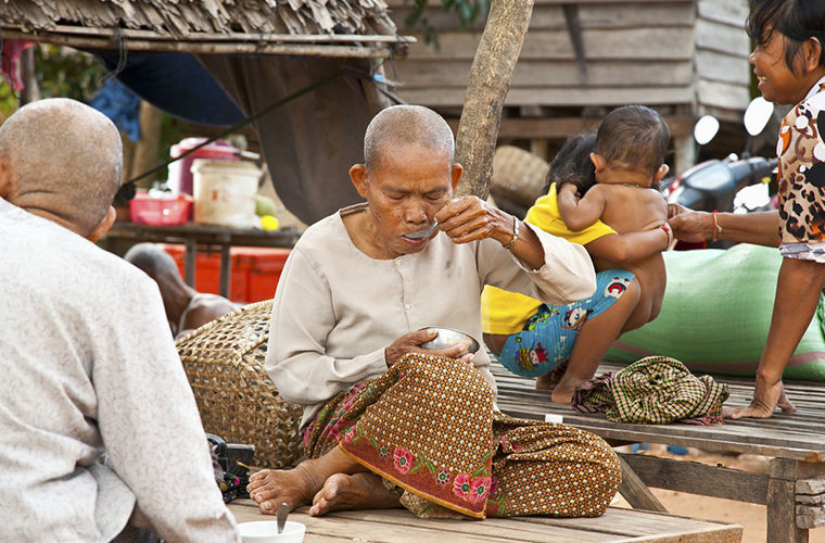 Сидеть в гостях в позе лотоса интересное, камбоджа, особенности