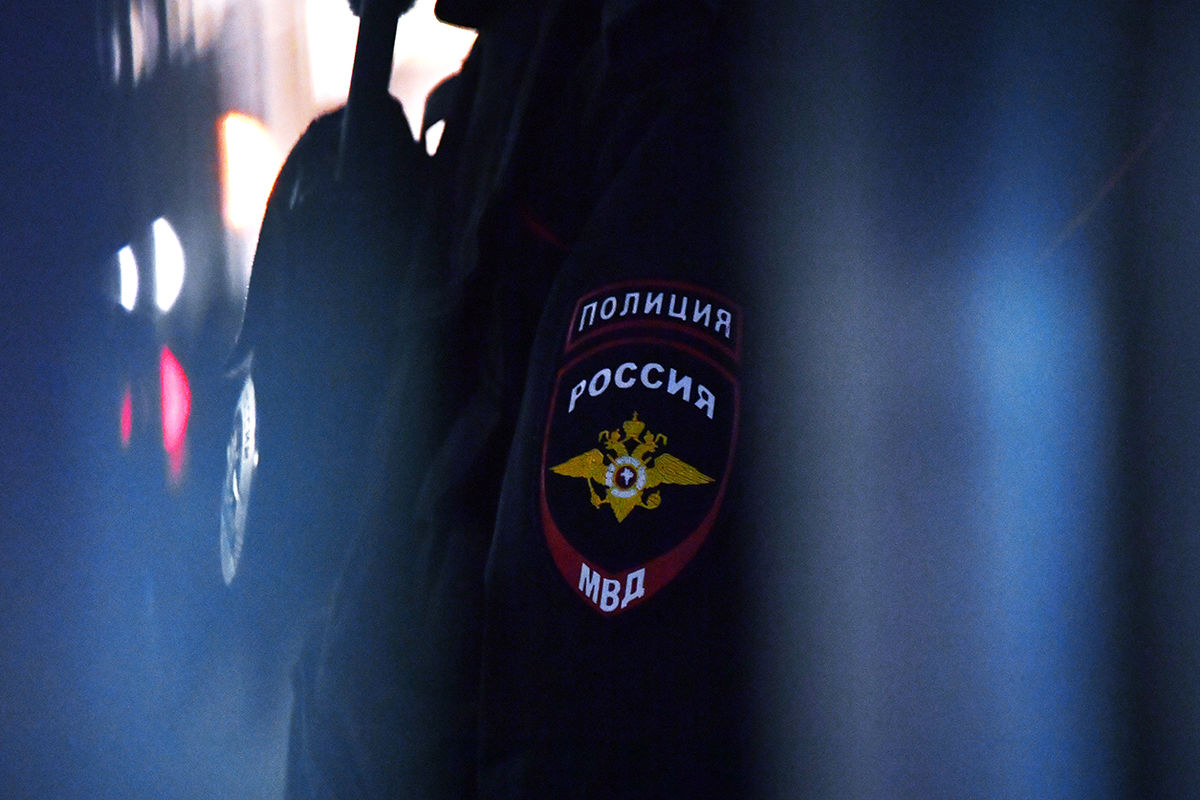 Чеченская семья окружила отдел полиции в Москве из-за сбежавшей родственницы