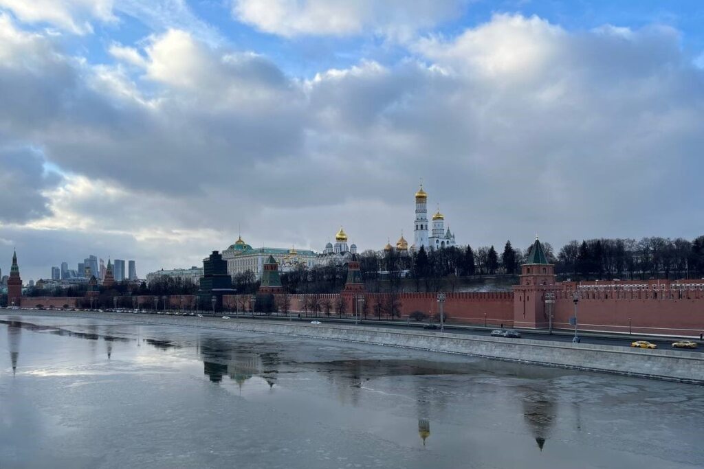 Синоптик Тишковец: в Москве наступит оттепель, зима пока не придет