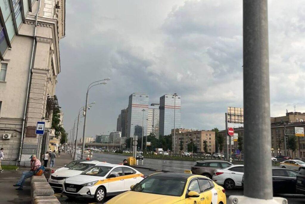 Названа возможность возместить ущерб из-за затопления авто дождем