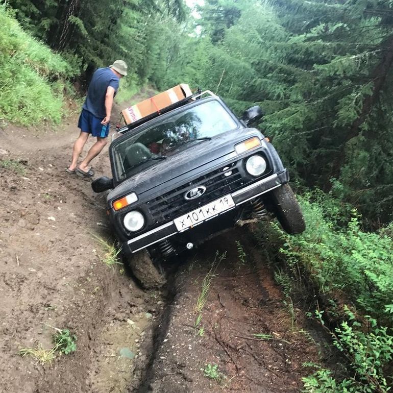 Хороший джип застрянет там, куда не каждый трактор доедет Хороший джип застрянет там, куда не каждый трактор доедет авто и мото,автомобили,автоновости,машины,Россия