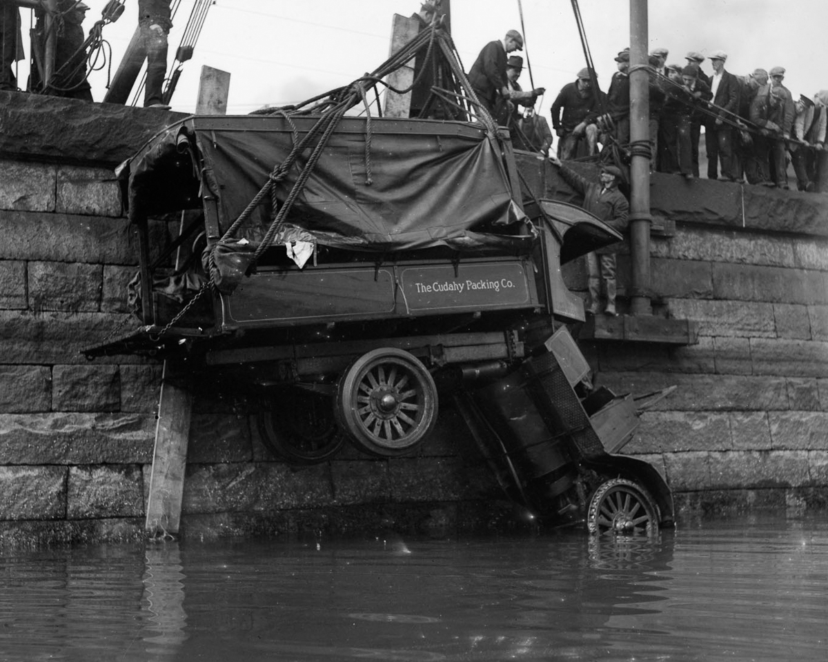 Трагичные и нелепые автомобильные аварии Бостона в 1930-х годах. Фотограф Лесли Джонс