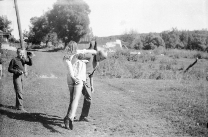 «Снится мне деревня»: 20 фотографий из жизни молодёжи в советской деревне «Снится мне деревня»: 20 фотографий из жизни молодёжи в советской деревне