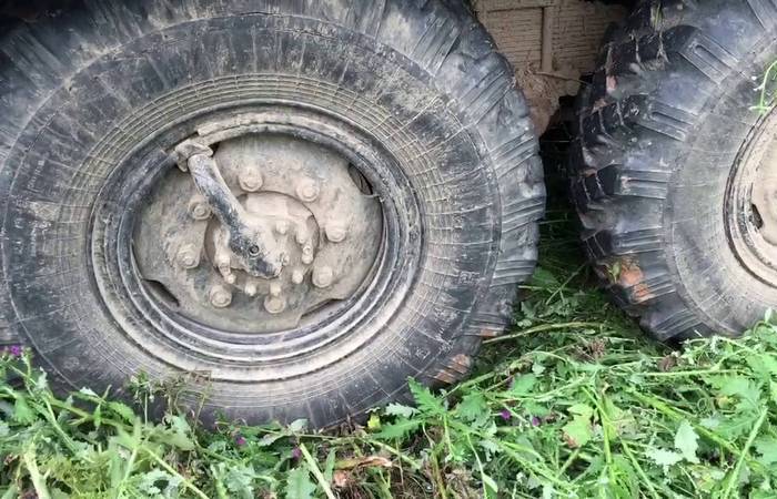 Загадочная «труба» на колесе грузовика: зачем она нужна