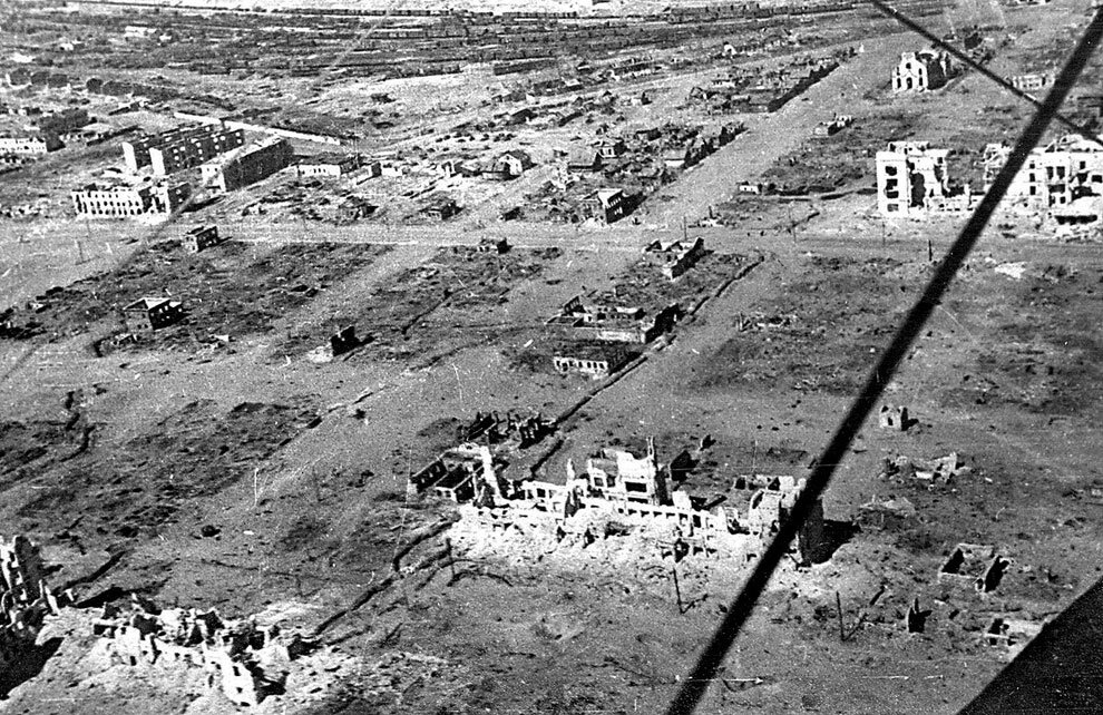 Сталинград после освобождения. 1942 год с высоты птичьего полета.