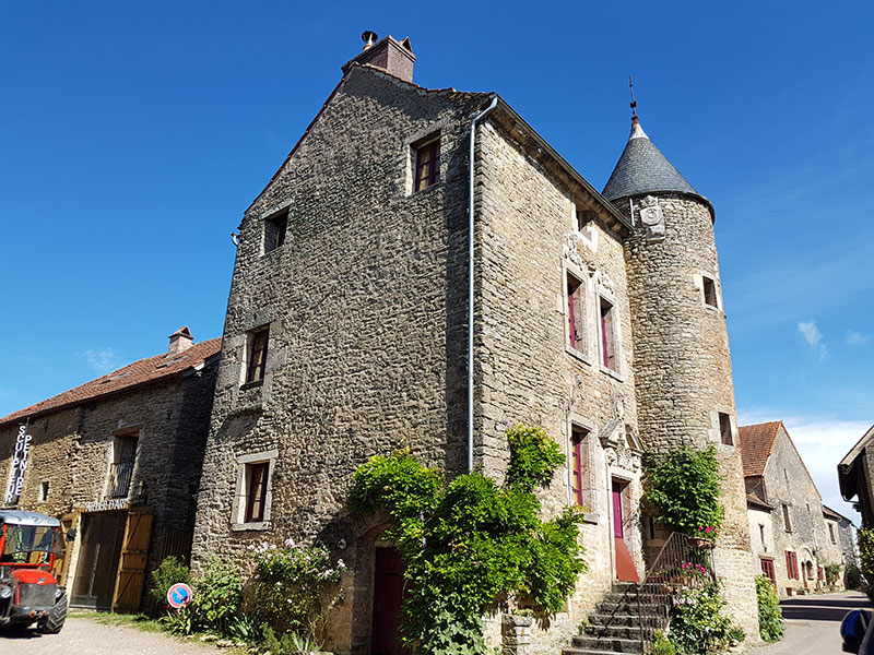 Бургундия. Шатонёф. Крошечная деревня с огромным старинным замком! Бургундия. Шатонёф. Крошечная деревня с огромным старинным замком! автотуризм