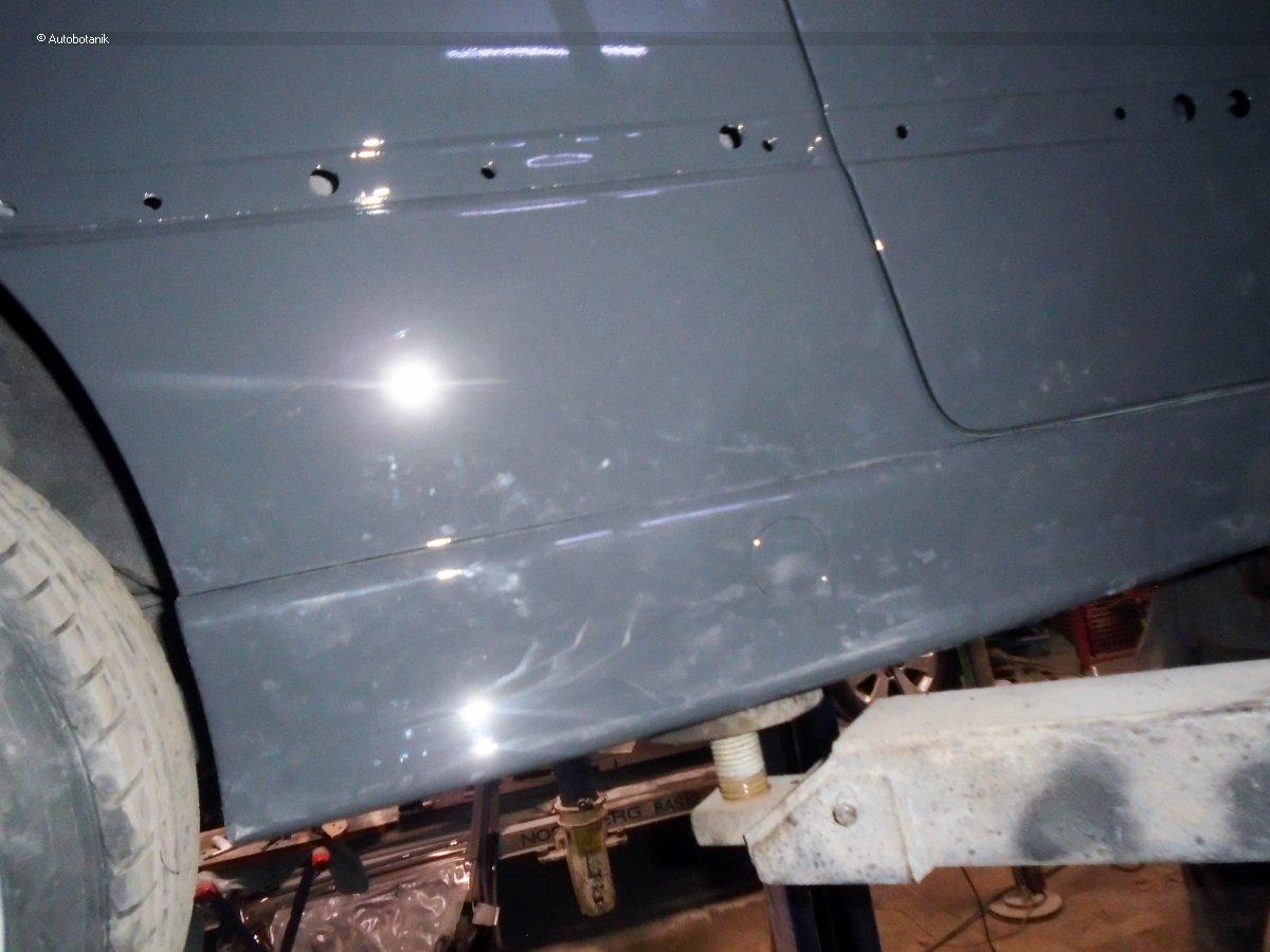 Свежий весенний цвет на старый кабриолет Свежий весенний цвет на старый кабриолет авто и мото