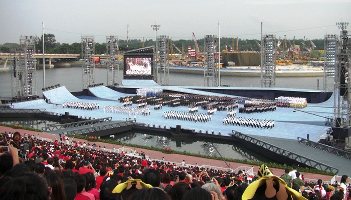 Плавучая платформа создавалась для проведения парада в честь Дня независимости Сингапура. | Фото: ru.wikipedia.org/ © Waycool27.