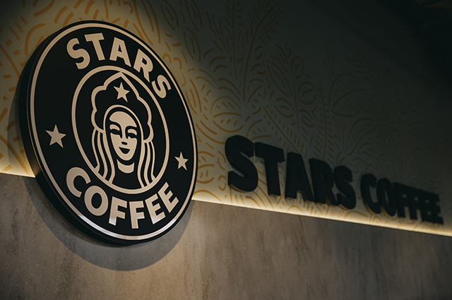 В Москве открылась первая кофейня сети Star Cofee, которая заменила Starbucks. В некоторых точках появится алкоголь