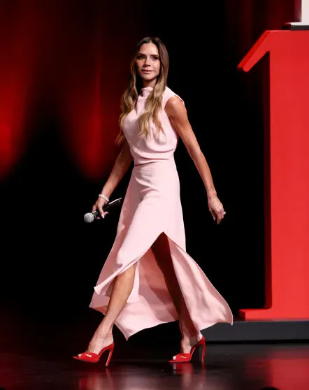 Виктория Бекхэм вышла в свет и рассказала, как справляется с 