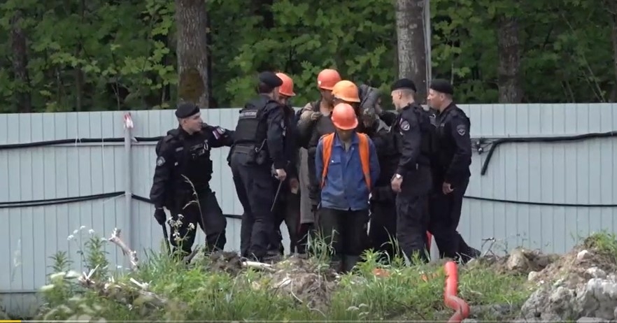 За неделю из Петербурга выдворили более 300 незаконных мигрантов
