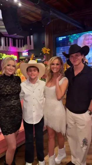 Мини-платье и вечеринка в стиле Дикого Запада: Риз Уизерспун показала, как отметила 50-летие с детьми и близкими УизерспунРиз, Уизерспун, также, экстремистской, случаю, успешных, последних, законе, Блондинка, комедии, ролью, прославилась, Уизерспун49летняя, праздникаРиз, жизни, сериалы, своей, кадрами, поделилась, актриса