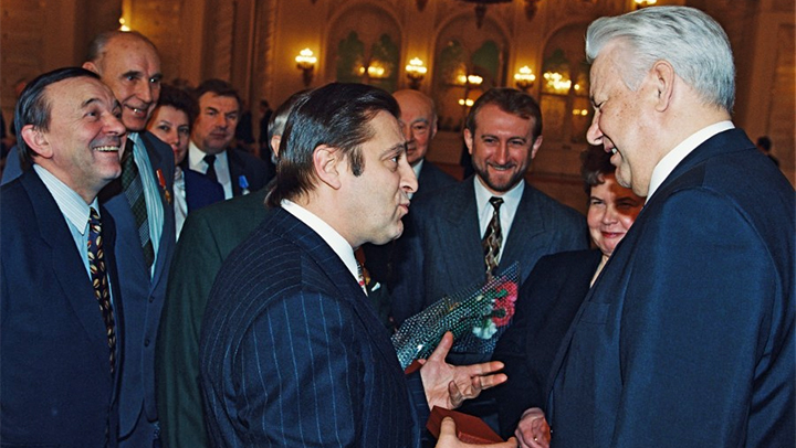 Хазанов и Борис Ельцин после вручения госнаград. Фото: yeltsin.ru/archive/