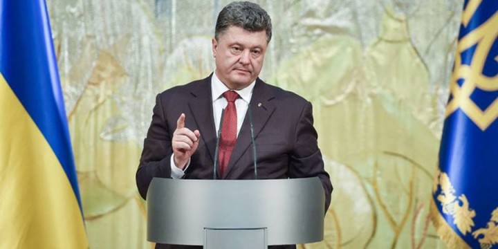 Очередные обязанности, новые реформы – что еще придумает Порошенко в День Государственного флага?