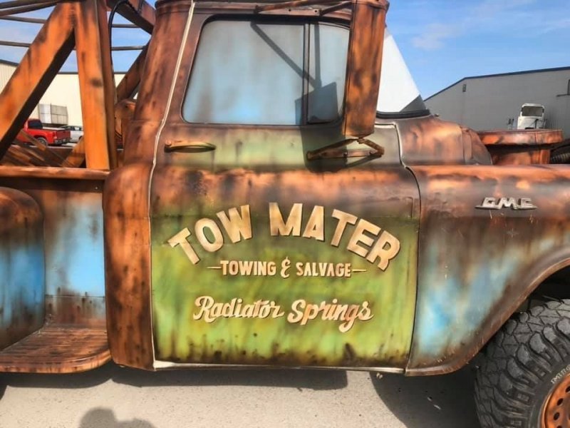 Кто-то продает невероятно детальную копию эвакуатора из «Тачек» автосамоделки,Марки и модели,ретро