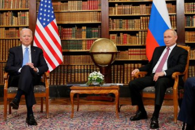 FILE PHOTO: U.S. President Joe Biden and Russia's President Vladimir Putin meet for the U.S.-Russia summit at Villa La Grange in Geneva, Switzerland, June 16, 2021. REUTERS/Denis Balibouse/Pool
