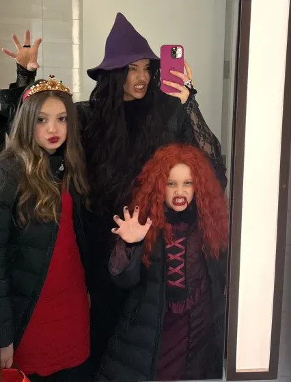 Дарья Коновалова с дочерьми