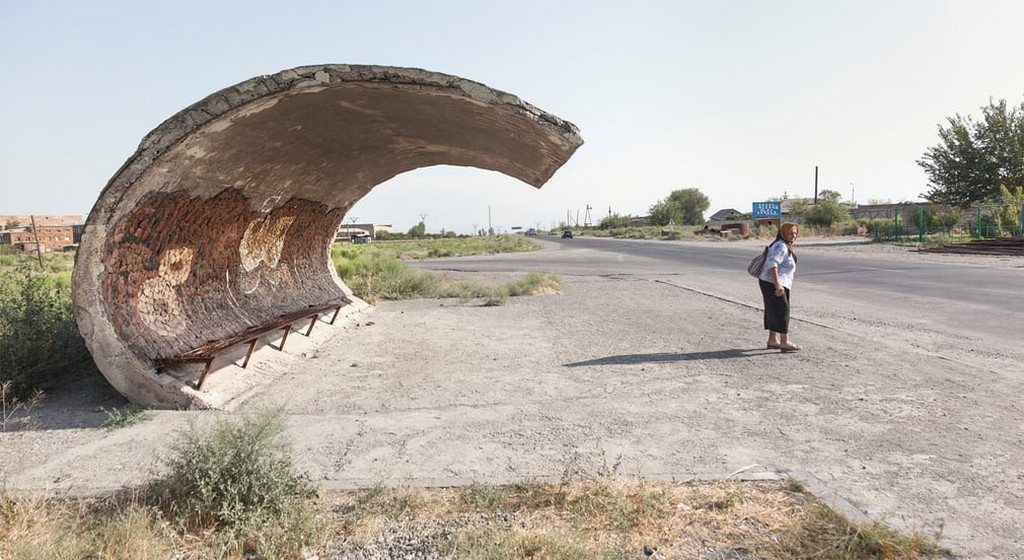 Советские автобусные остановки в объективе канадского фотографа