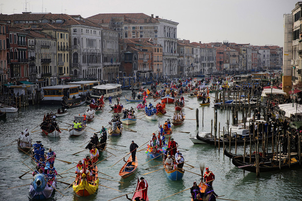 Парад на Гранд-канале в Венеции