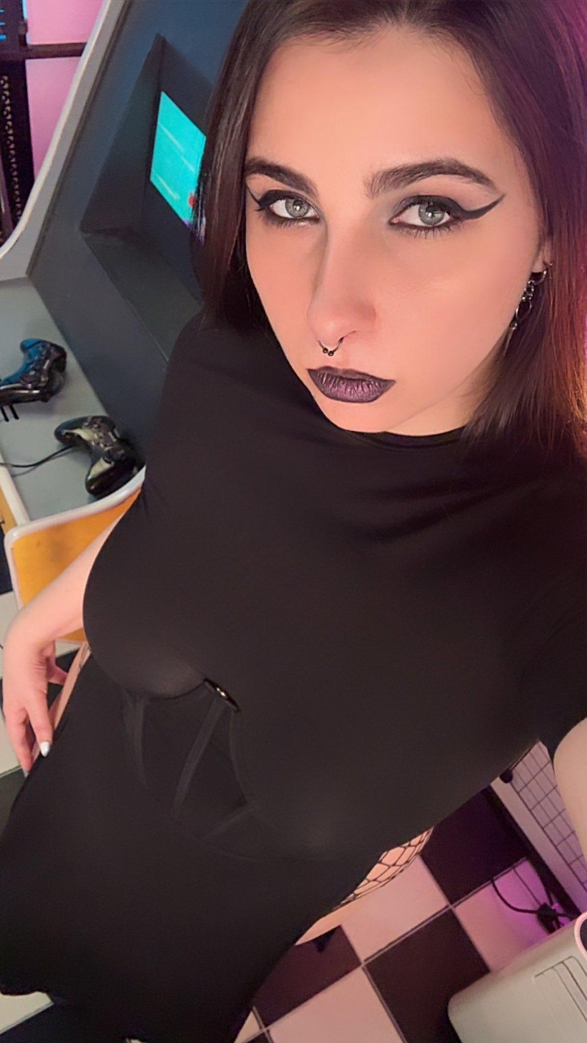 #Нюдсочетверг: откровенные фотографии самых красивых девушек из «Твиттера» . Выпуск 202 format-article,noindex,twitter (твиттер),социальная сеть,Нюдсочетверг,Развлечения