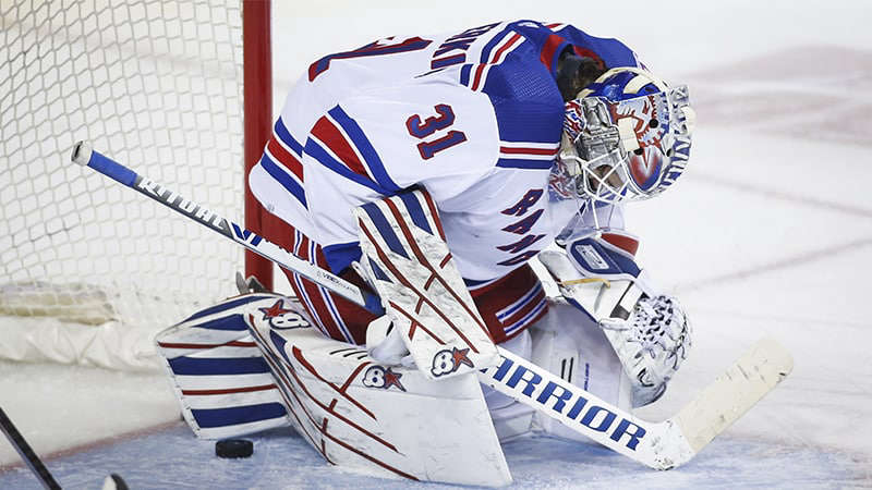 Массовая потасовка произошла в матче плей-офф НХЛ между «Рейнджерс» и «Пингвинз»