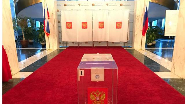 Посол России в США открыл избирательный участок в Вашингтоне