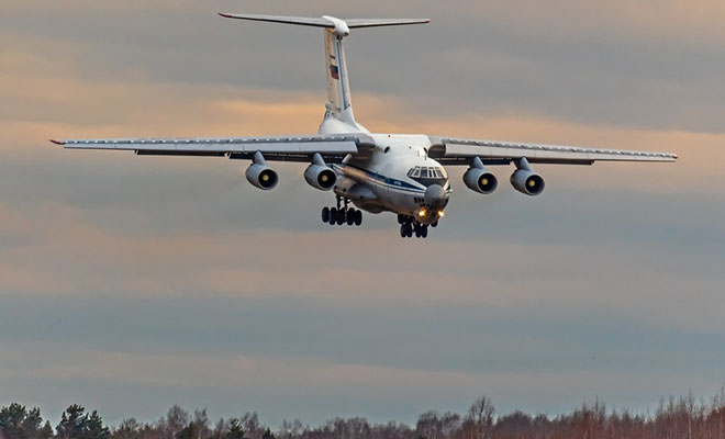 Пилот Ил-76 показал посадку по-афгански. Заход на полосу с резким разворотом: видео