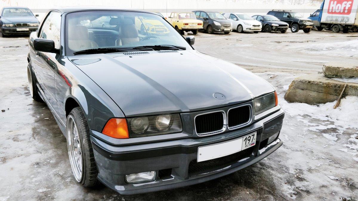 Свежий весенний цвет на старый кабриолет Свежий весенний цвет на старый кабриолет авто и мото