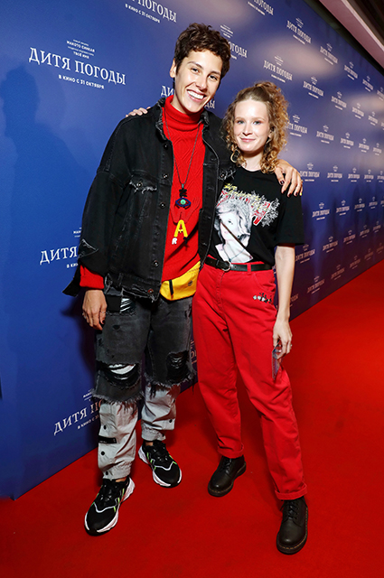 Светские выходные в Москве: Ксения Собчак, Виктория Лопырева, Альбина Джанабаева на показах, Монеточка — в кино Светские выходные в Москве: Ксения Собчак, Виктория Лопырева, Альбина Джанабаева на показах, Монеточка — в кино Светская жизнь