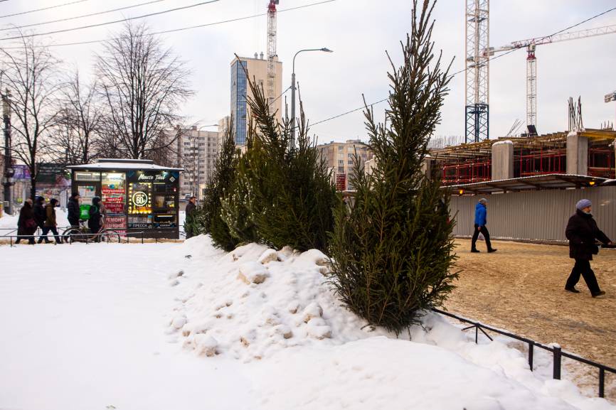 «Новогодний субботник»: петербуржцы вынуждены самостоятельно расчищать дворы от снега «Новогодний субботник»: петербуржцы вынуждены самостоятельно расчищать дворы от снега Общество