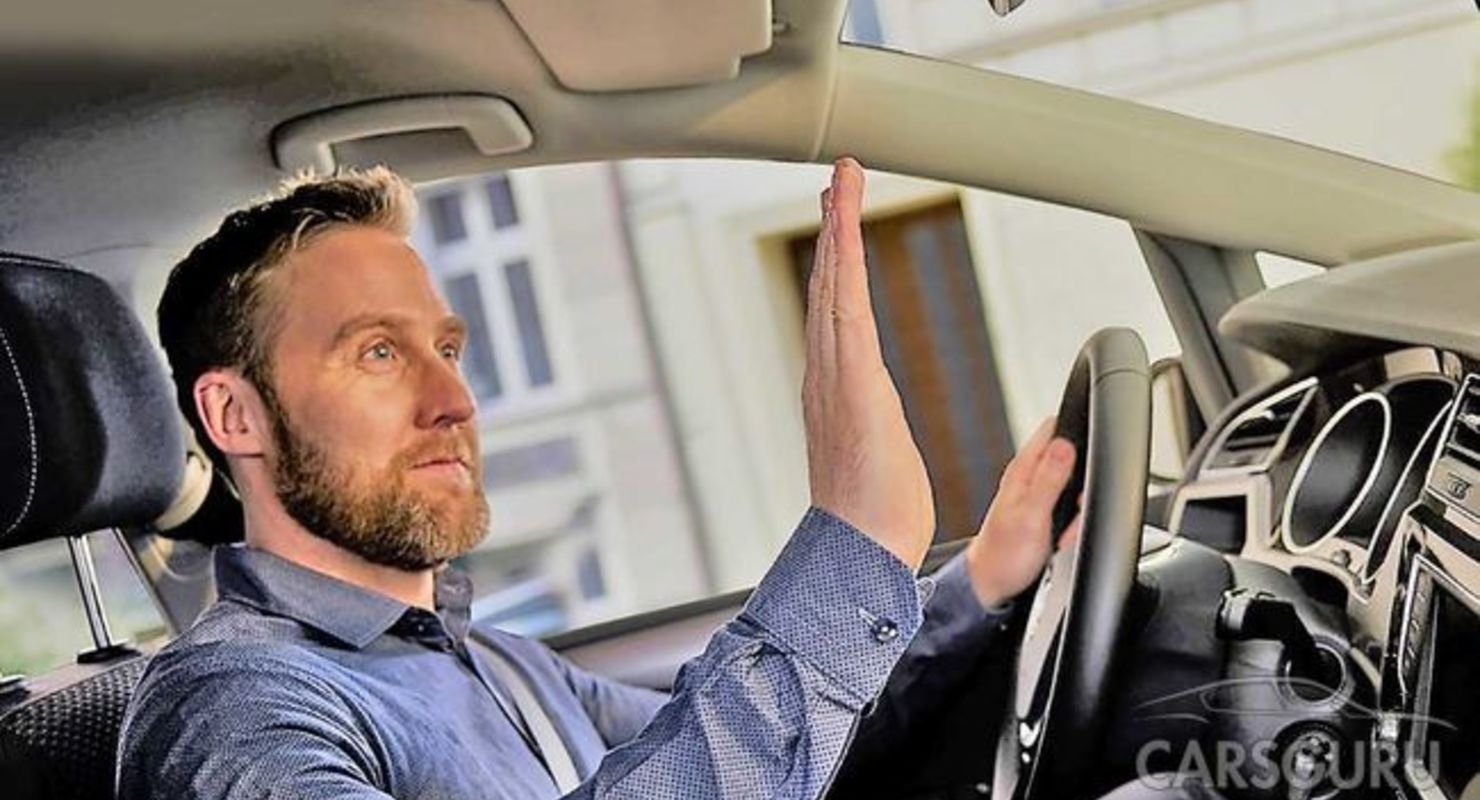 Для чего автомобилисты иногда показывают друг другу открытую ладонь?