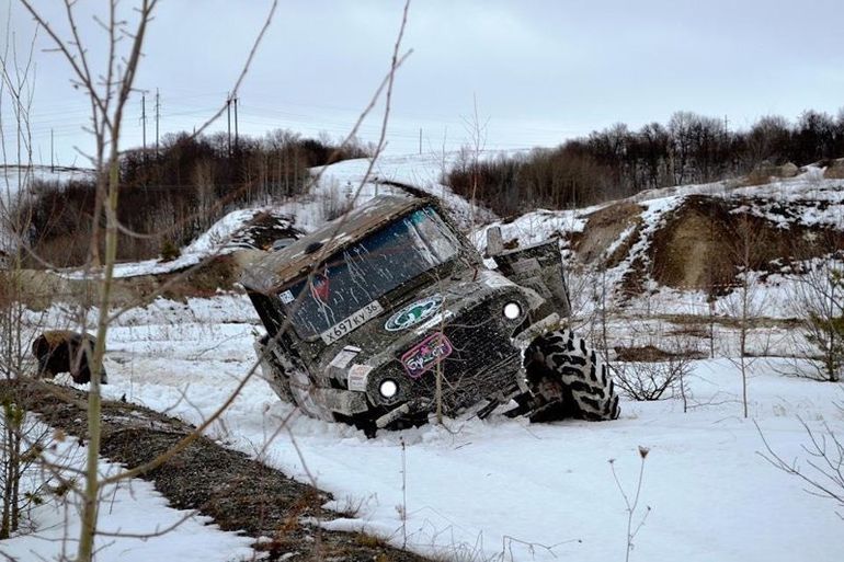 Хороший джип застрянет там, куда не каждый трактор доедет Хороший джип застрянет там, куда не каждый трактор доедет авто и мото,автомобили,автоновости,машины,Россия