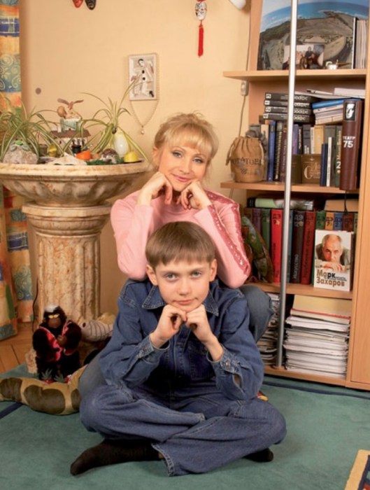  Ольга Прокофьева с сыном Сашей. / Фото: www.pro-n.ru